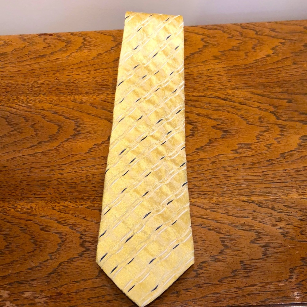 Stafford Silk Tie Made in Italy Yellow Gold Black Dashed Pattern